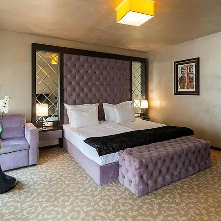 Royal 4*