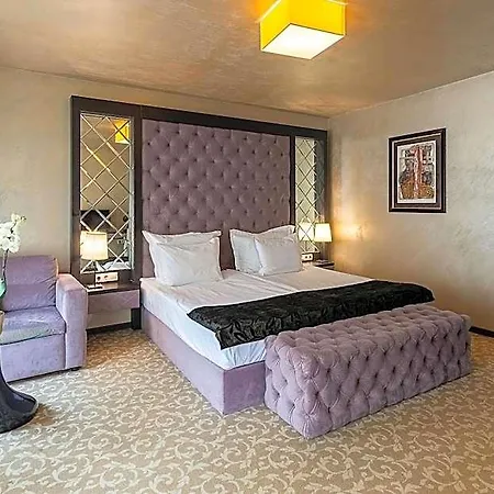 Royal Hotel