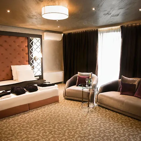 Royal Hotel